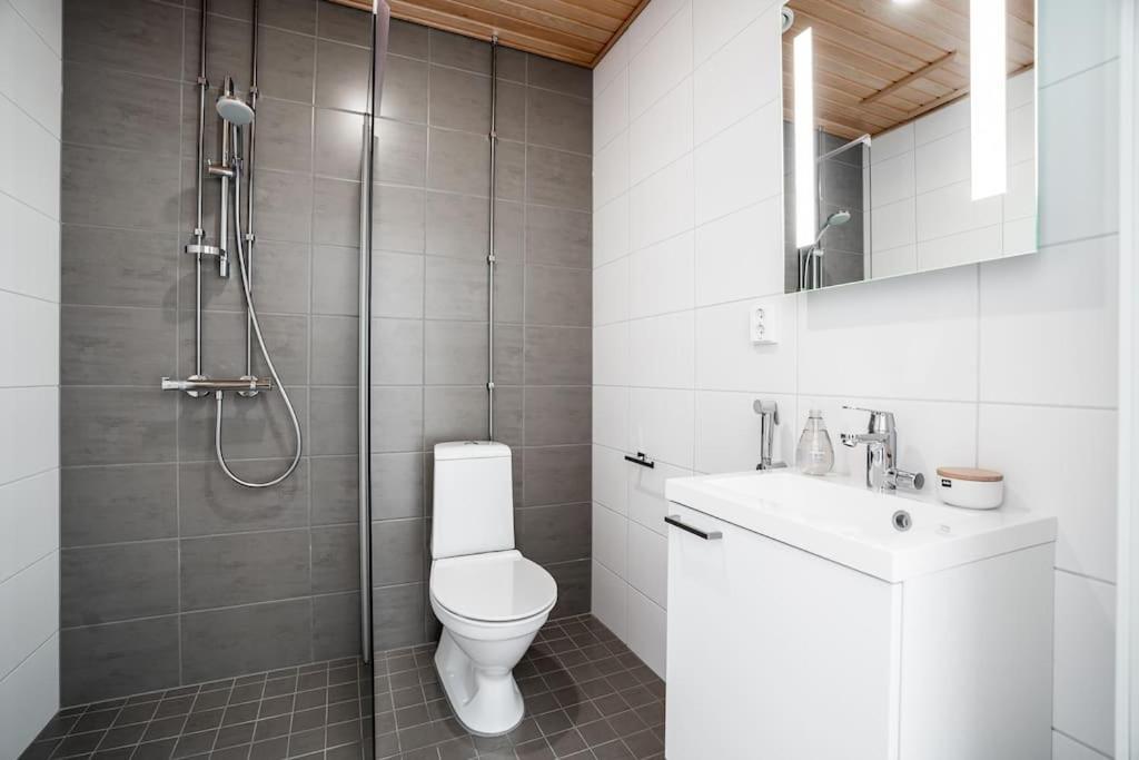 New Studio Blue Near Helsinki Airport In Kivistoe Vantaa Esterno foto